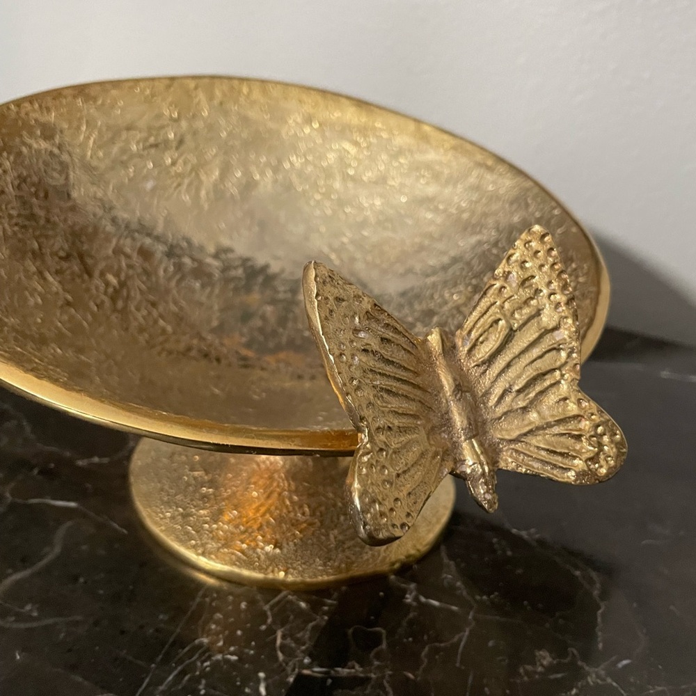 ๐HP๐ Beautiful asymmetrical metal pedestal bowl with butterfly. - Picture 9 of 10